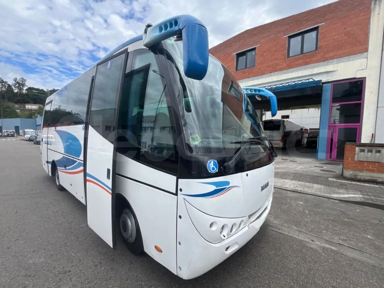 Man Dexon - سياحية حافلة: صور 1 Man Dexon - سياحية حافلة: صور 1