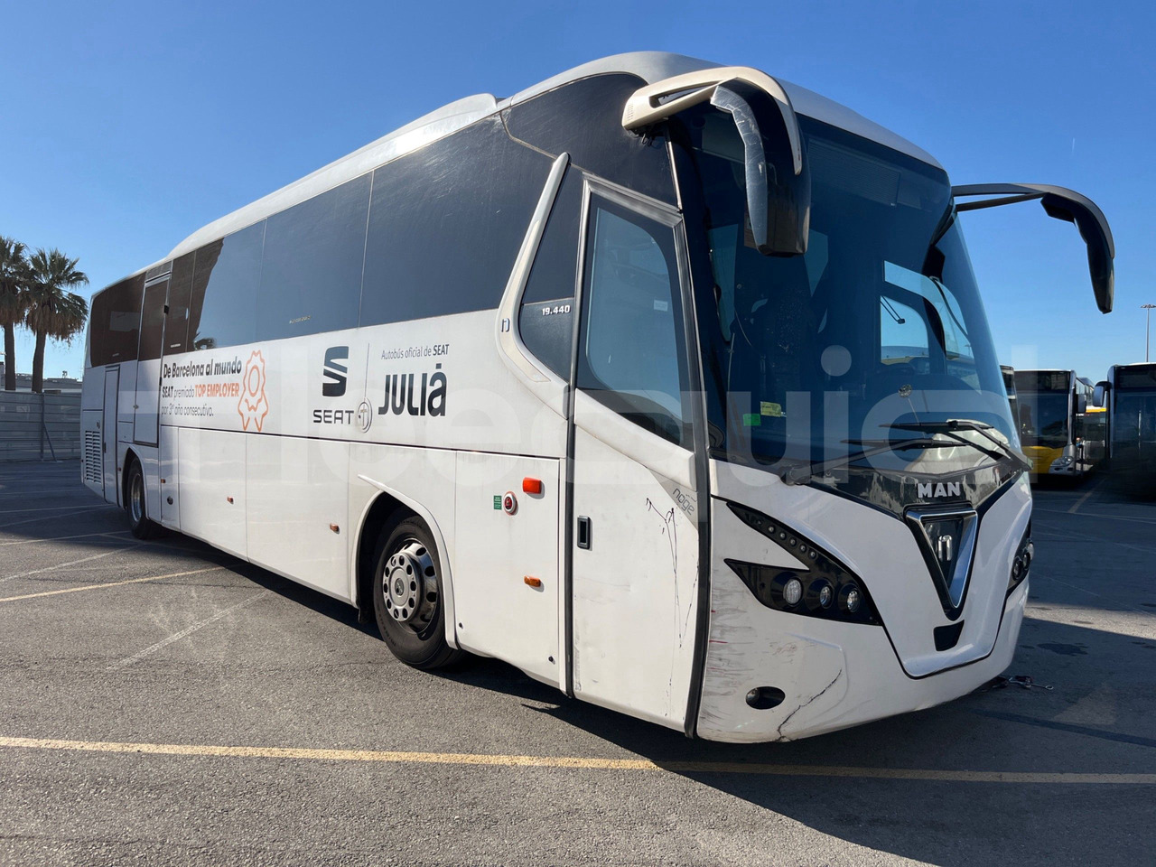 Man Noge - سياحية حافلة: صور 1 Man Noge - سياحية حافلة: صور 1