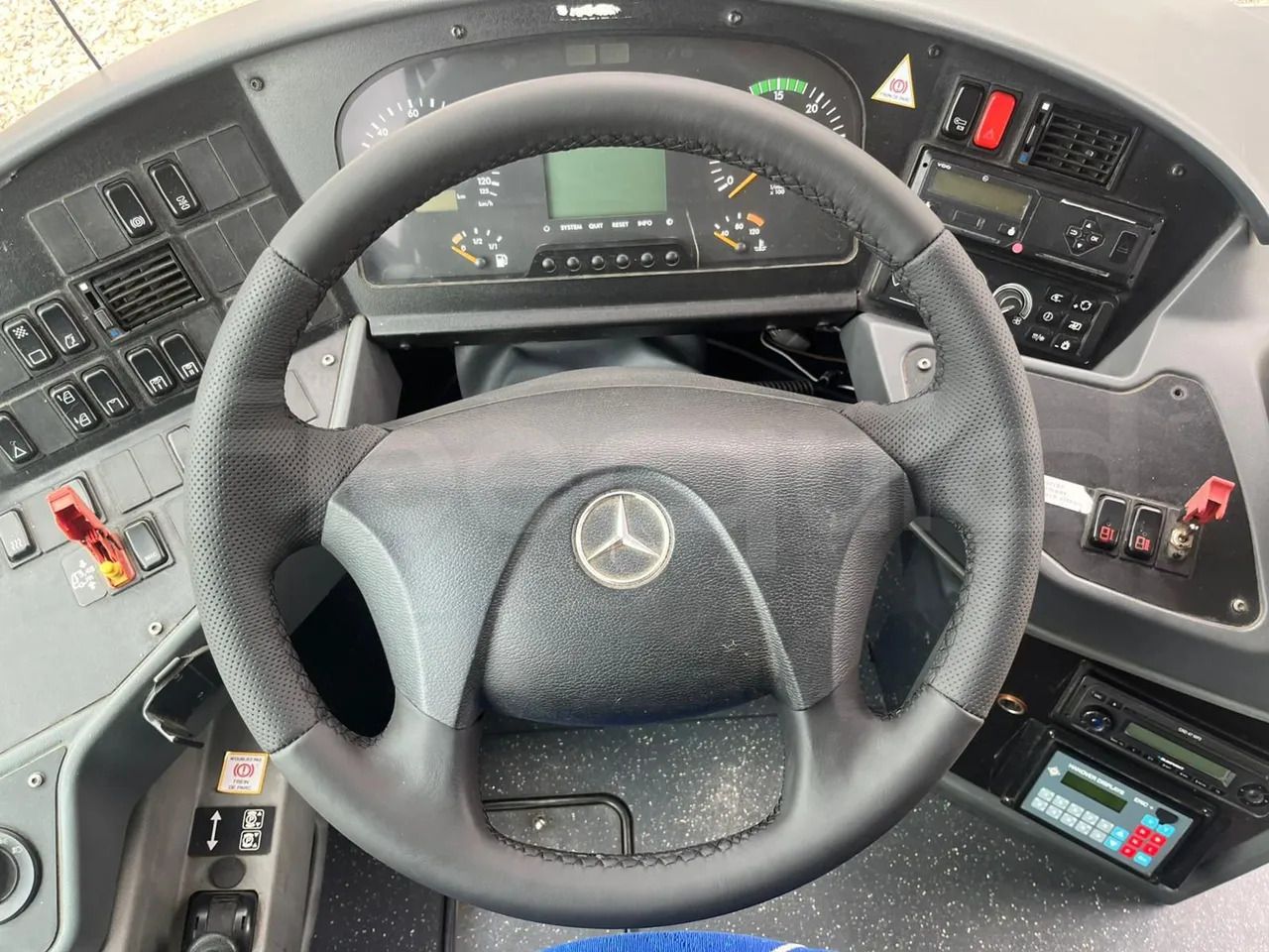 باص النقل بين المدن Mercedes-Benz Intouro: صور 18