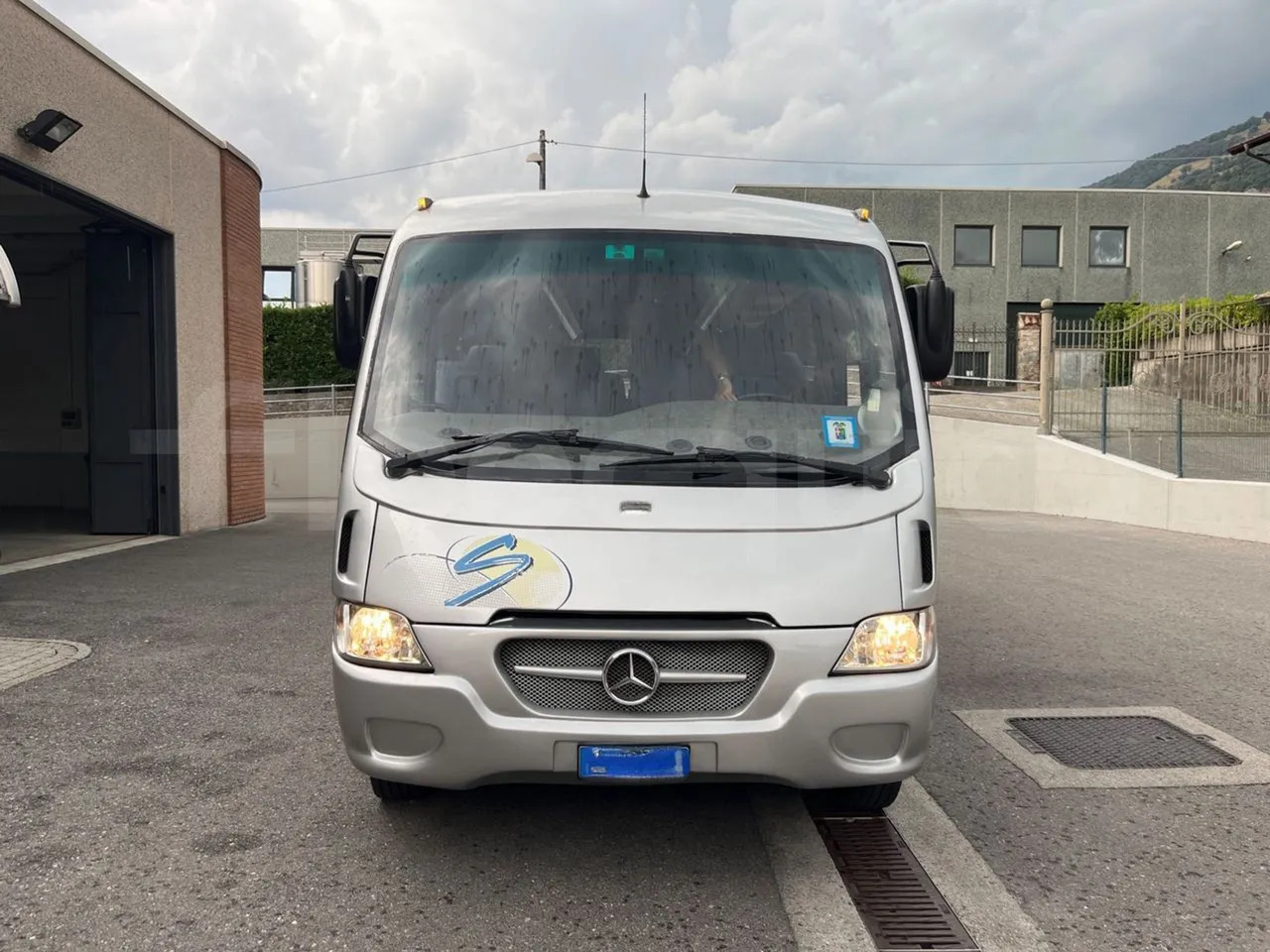 Mercedes-Benz MB 818 S - سياحية حافلة: صور 2 Mercedes-Benz MB 818 S - سياحية حافلة: صور 2