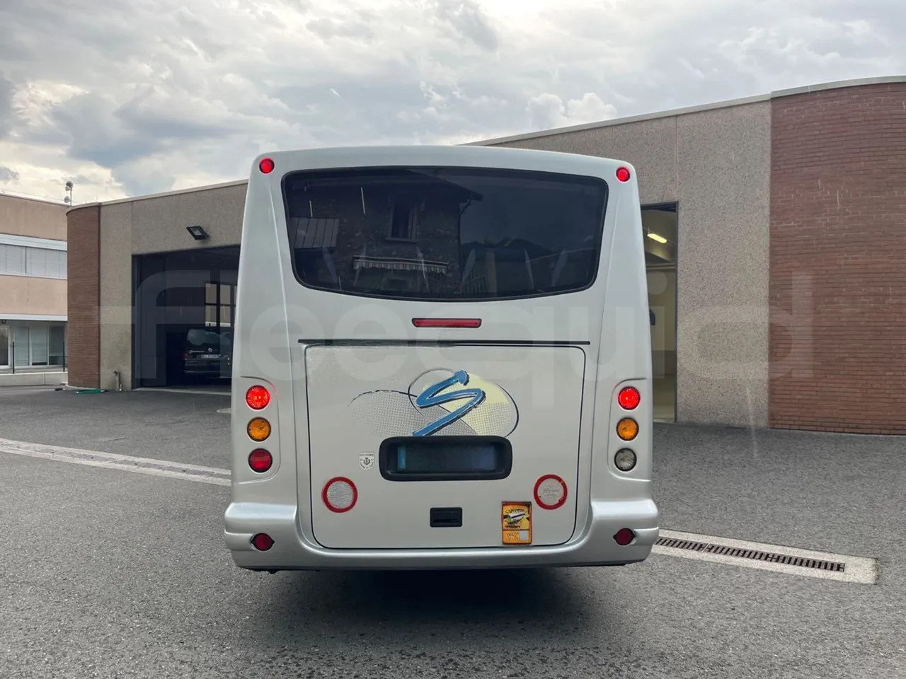 Mercedes-Benz MB 818 S - سياحية حافلة: صور 5 Mercedes-Benz MB 818 S - سياحية حافلة: صور 5