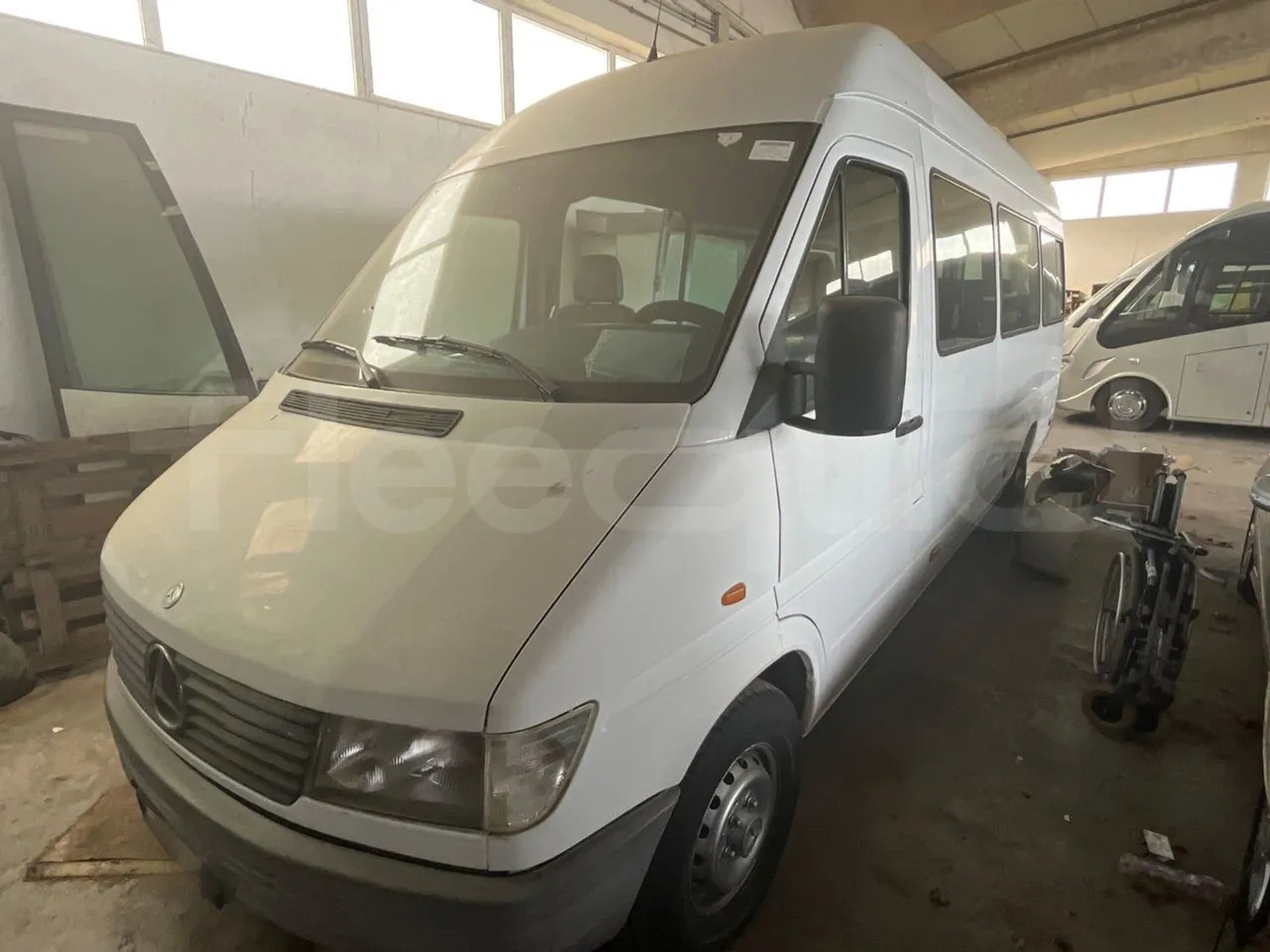 Mercedes-Benz Sprinter - حافلة صغيرة, ميكروباص: صور 4 Mercedes-Benz Sprinter - حافلة صغيرة, ميكروباص: صور 4