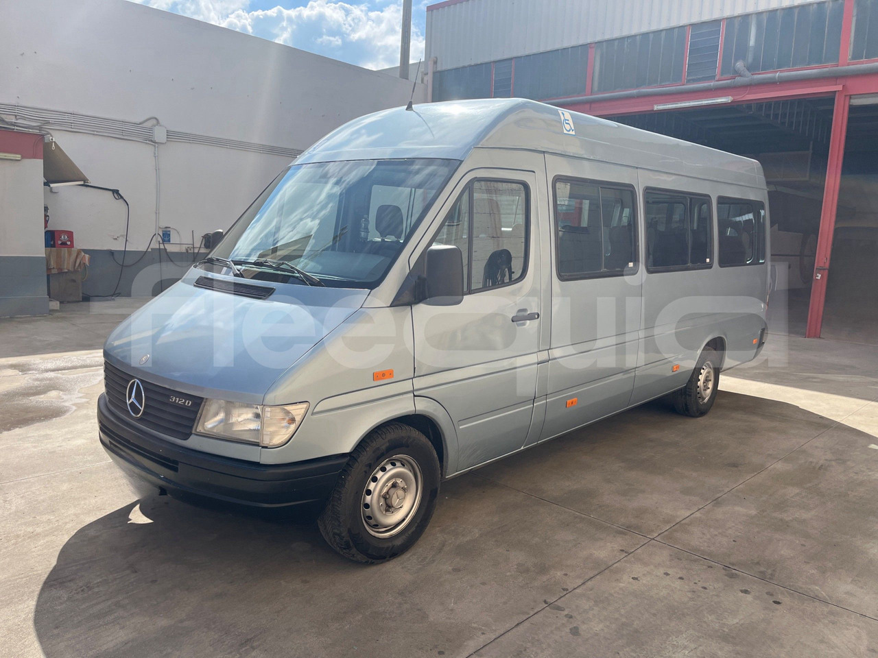 Mercedes-Benz Sprinter - حافلة صغيرة, ميكروباص: صور 4 Mercedes-Benz Sprinter - حافلة صغيرة, ميكروباص: صور 4