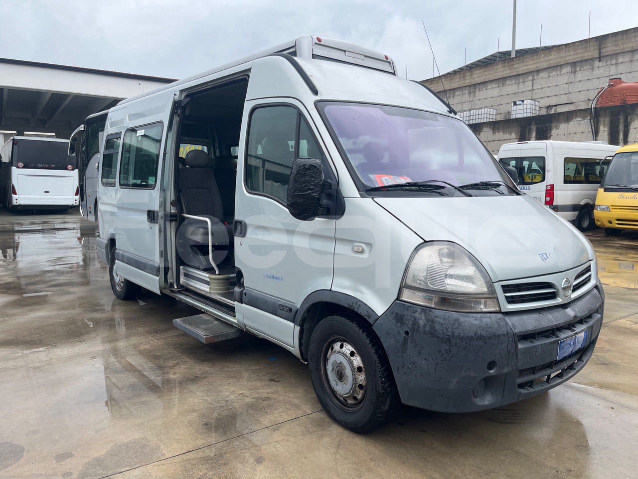 Nissan Interstar - حافلة صغيرة, ميكروباص: صور 1 Nissan Interstar - حافلة صغيرة, ميكروباص: صور 1