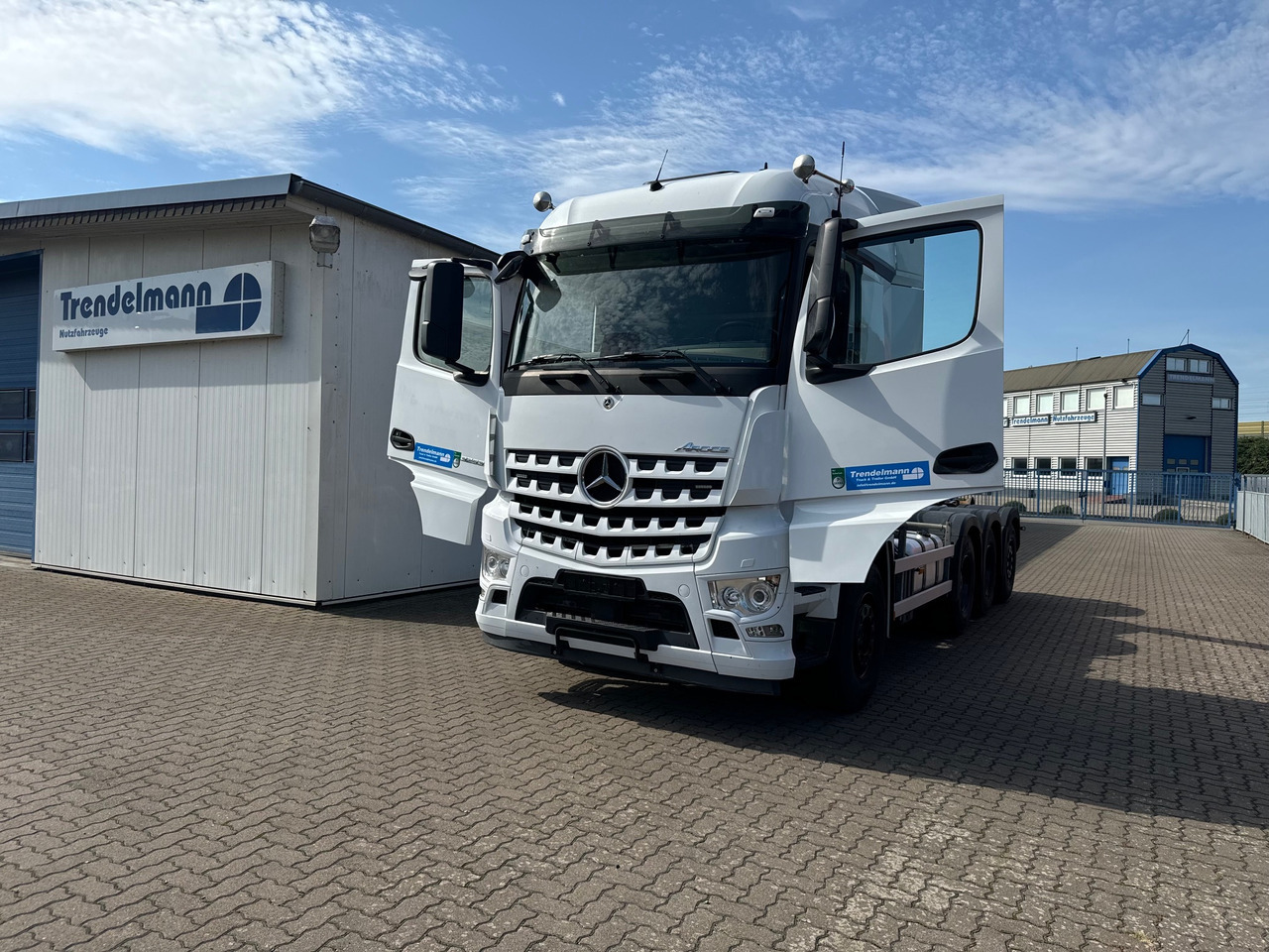 MERCEDES-BENZ Arocs 3553 4 Achsen Tridem - شاحنة ذات الخطاف: صور 4 MERCEDES-BENZ Arocs 3553 4 Achsen Tridem - شاحنة ذات الخطاف: صور 4