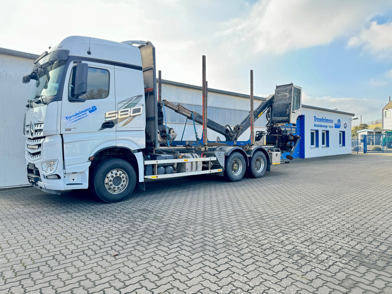 Mercedes Arocs 3358 L 6x4 Radstand 4500 Arocs 3358 L 6x4 Blatt-Luft Gefedert - شاحنة قطع الأشجار: صور 3 Mercedes Arocs 3358 L 6x4 Radstand 4500 Arocs 3358 L 6x4 Blatt-Luft Gefedert - شاحنة قطع الأشجار: صور 3