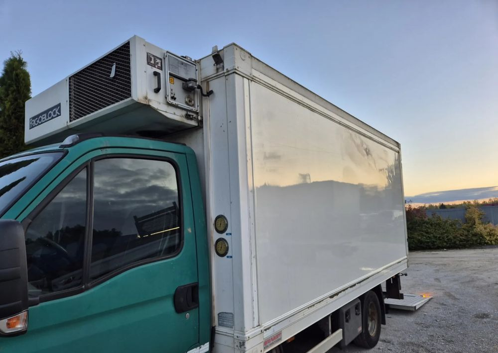 Chłodnia Mroźnia Izoterma 4.5m, 2012 rok, zasilanie stacjonarne, stan bdb! - جسم السيارة - ثلاجة: صور 4 Chłodnia Mroźnia Izoterma 4.5m, 2012 rok, zasilanie stacjonarne, stan bdb! - جسم السيارة - ثلاجة: صور 4