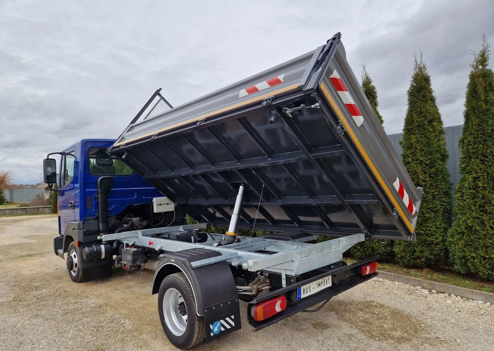 Nissan Atleon 3.0 - قلابات: صور 4 Nissan Atleon 3.0 - قلابات: صور 4