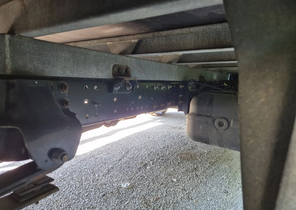 Renault D Gama 3.0Dxi 150KM Iveco Plandeka - الشاحنات الصغيرة المسطحة: صور 5 Renault D Gama 3.0Dxi 150KM Iveco Plandeka - الشاحنات الصغيرة المسطحة: صور 5