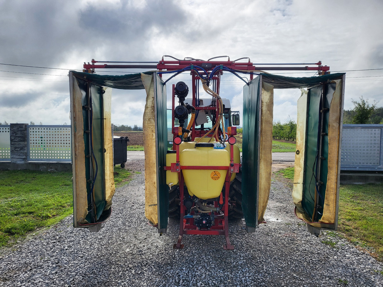 LiPCO T5G A2 Tunelspritze opryskiwacz tunelowy - آلة الرش المعلقة: صور 1 LiPCO T5G A2 Tunelspritze opryskiwacz tunelowy - آلة الرش المعلقة: صور 1