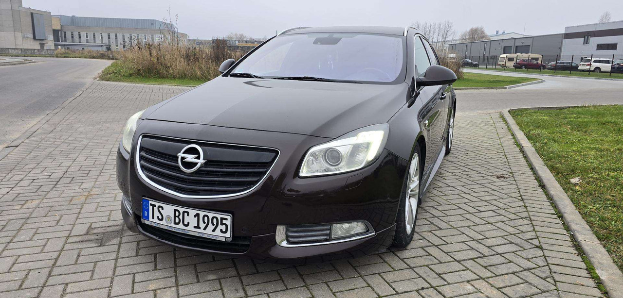 Opel Insignia - سيارة ستيشن: صور 1 Opel Insignia - سيارة ستيشن: صور 1