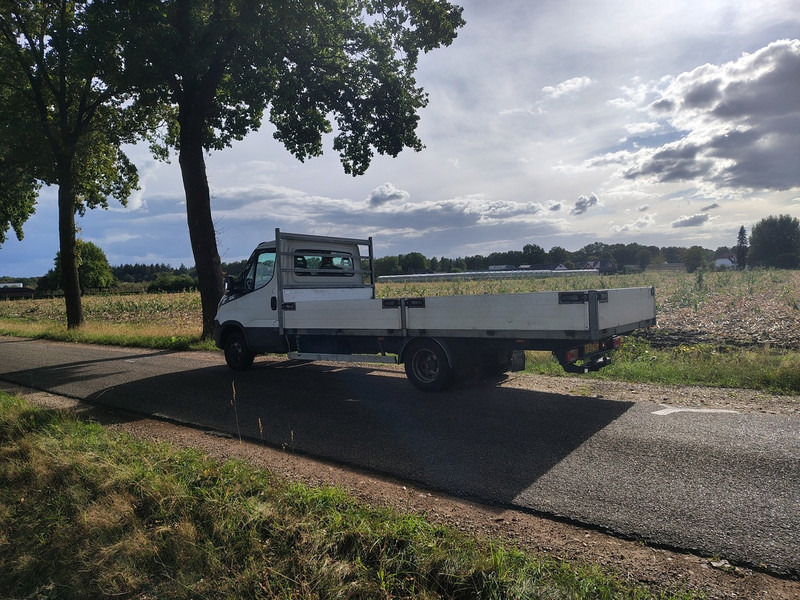 Iveco Daily 35C180 - الشاحنات الصغيرة المسطحة: صور 3 Iveco Daily 35C180 - الشاحنات الصغيرة المسطحة: صور 3