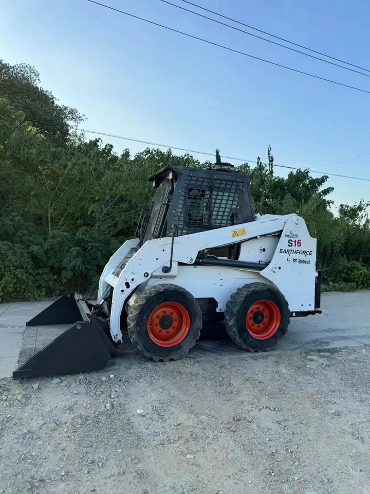 BOBCAT skid steer loader S16 - شيول صغير: صور 1 BOBCAT skid steer loader S16 - شيول صغير: صور 1