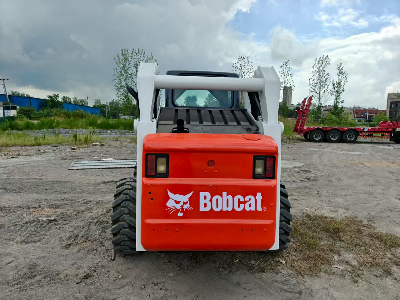 BOBCAT skid steer loader S300 - شيول صغير: صور 3 BOBCAT skid steer loader S300 - شيول صغير: صور 3