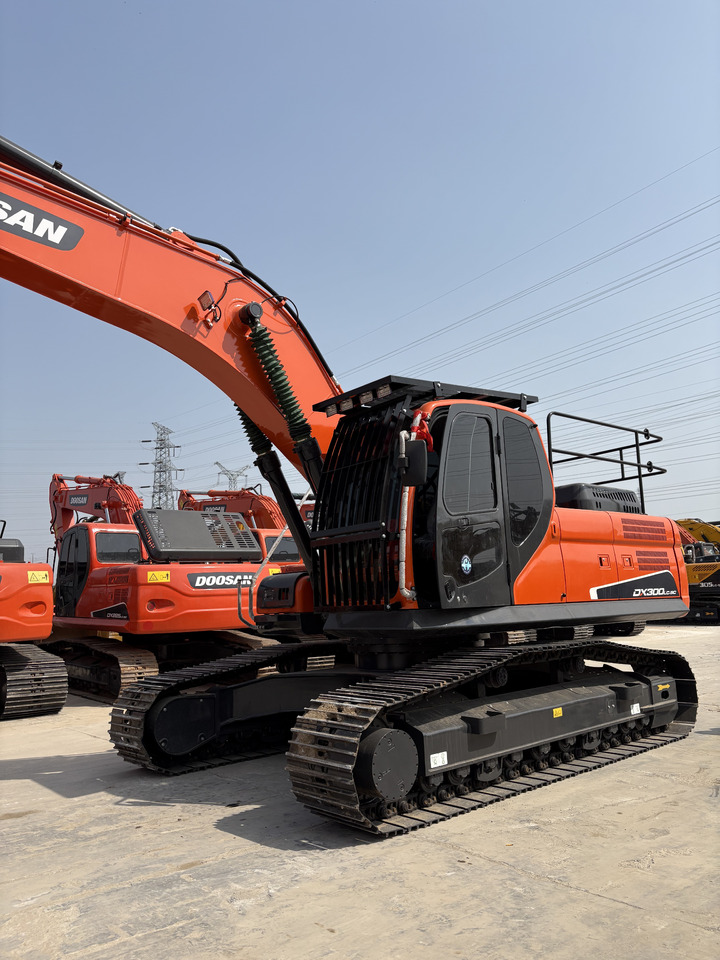 DOOSAN Dx300cl low work hours original excavator - حفارات زحافة: صور 2 DOOSAN Dx300cl low work hours original excavator - حفارات زحافة: صور 2