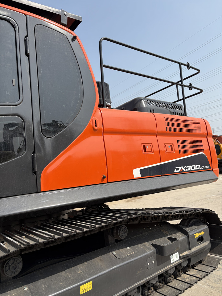 DOOSAN Dx300cl low work hours original excavator - حفارات زحافة: صور 4 DOOSAN Dx300cl low work hours original excavator - حفارات زحافة: صور 4