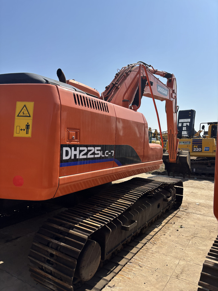 DOOSAN dh225 hot sale used excavator in stock - حفارات زحافة: صور 1 DOOSAN dh225 hot sale used excavator in stock - حفارات زحافة: صور 1