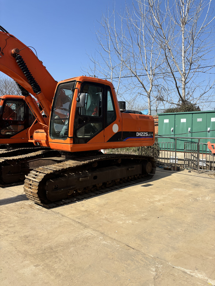 DOOSAN dh225 hot sale used excavator in stock - حفارات زحافة: صور 3 DOOSAN dh225 hot sale used excavator in stock - حفارات زحافة: صور 3