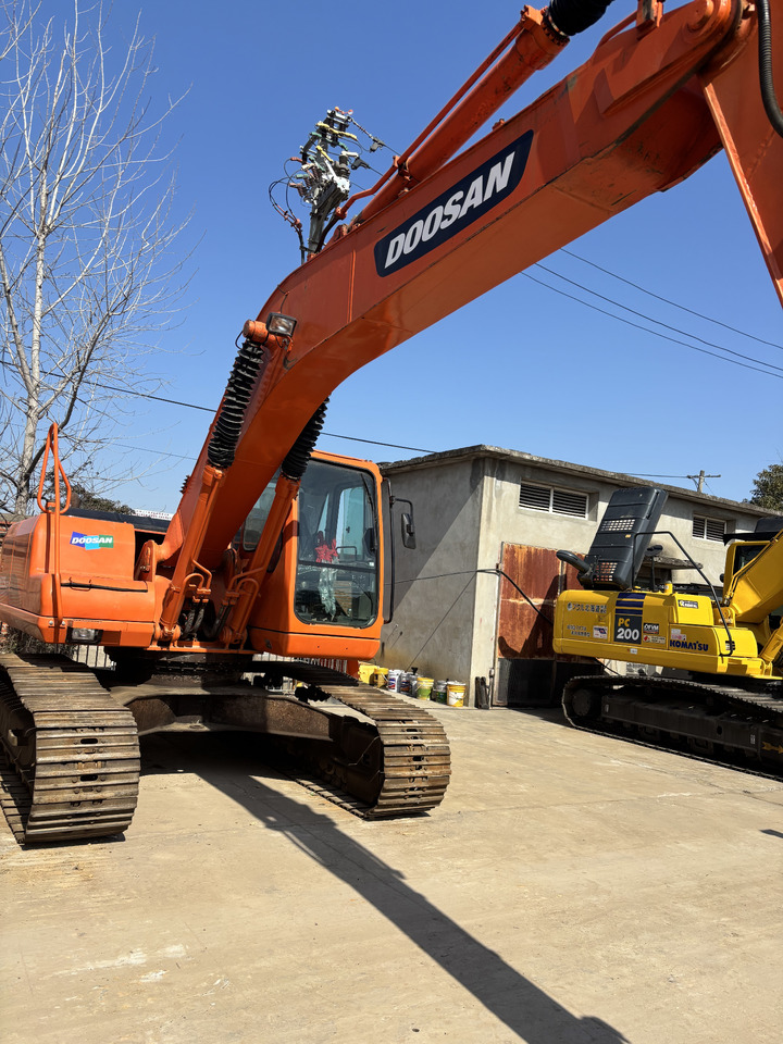DOOSAN dh225 hot sale used excavator in stock - حفارات زحافة: صور 2 DOOSAN dh225 hot sale used excavator in stock - حفارات زحافة: صور 2