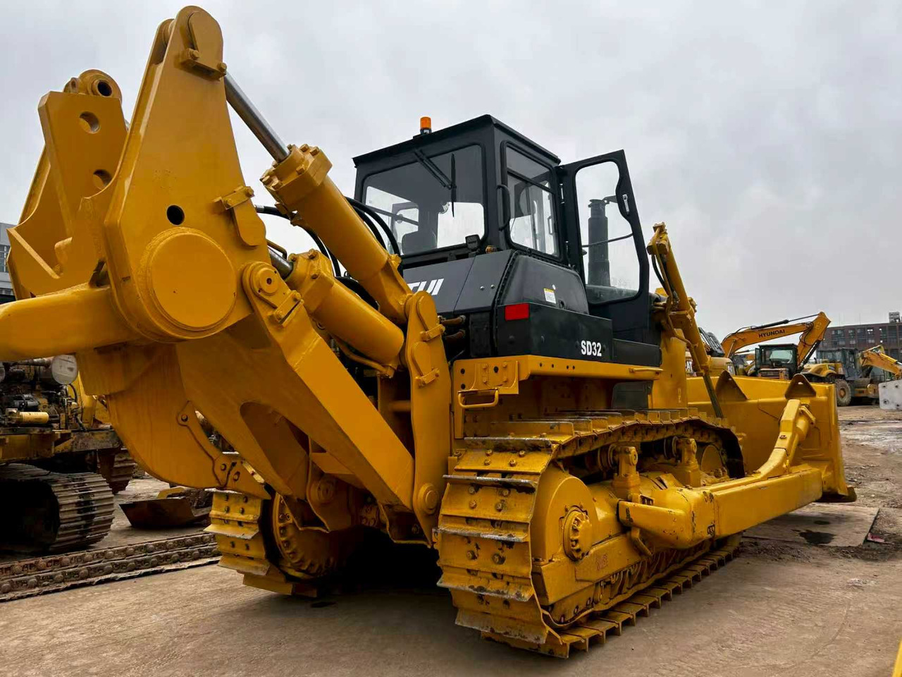 SHANTUI SD32 used bulldozer famous china brand for sale - بلدوزر: صور 5 SHANTUI SD32 used bulldozer famous china brand for sale - بلدوزر: صور 5