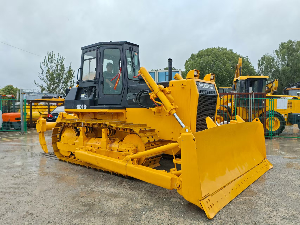 SHANTUI sd16 bullldozer made in china low price for sale - بلدوزر: صور 1 SHANTUI sd16 bullldozer made in china low price for sale - بلدوزر: صور 1