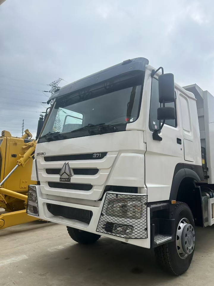 SINOTRUK howo 371 6x4 dump truck - قلابة شاحنة: صور 5 SINOTRUK howo 371 6x4 dump truck - قلابة شاحنة: صور 5