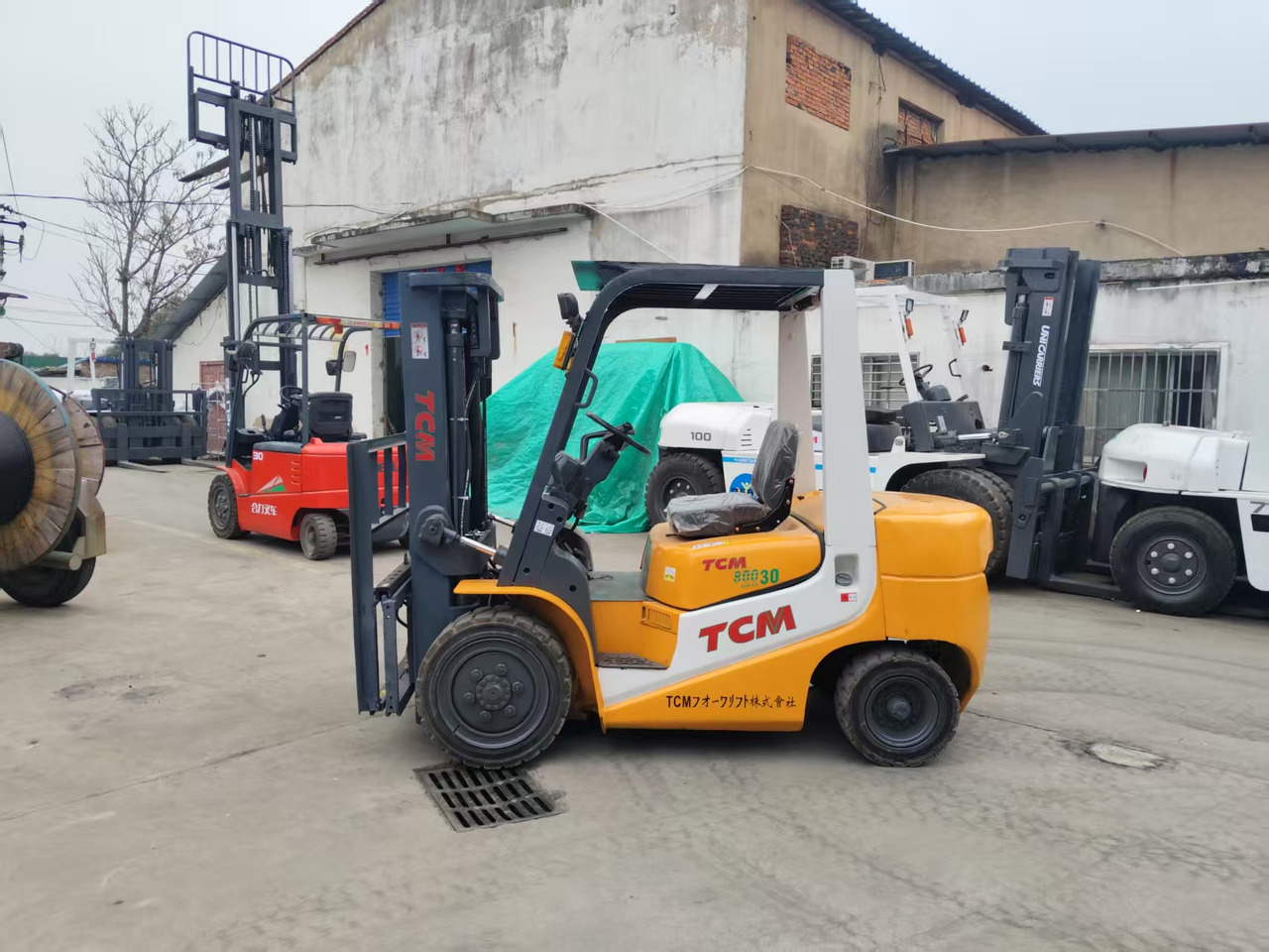 TCM FD30 Japan brand used 3 ton 4.5m diesel forklift Customizable mast clamps - رافعة شوكية ديزل: صور 2 TCM FD30 Japan brand used 3 ton 4.5m diesel forklift Customizable mast clamps - رافعة شوكية ديزل: صور 2
