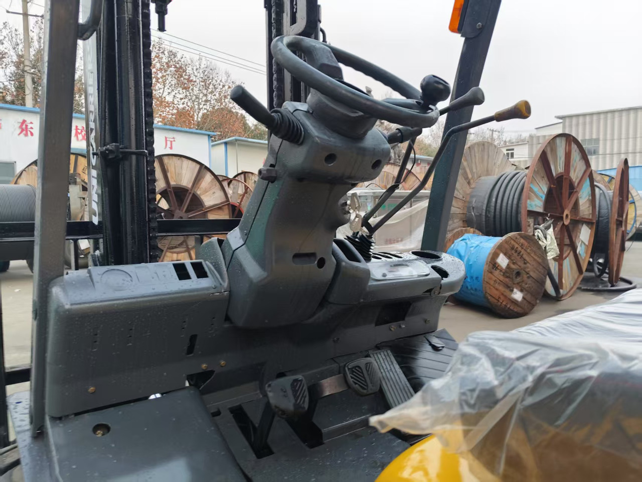 TCM FD30 Japan brand used 3 ton diesel forklift Customizable mast clamps - رافعة شوكية ديزل: صور 3 TCM FD30 Japan brand used 3 ton diesel forklift Customizable mast clamps - رافعة شوكية ديزل: صور 3