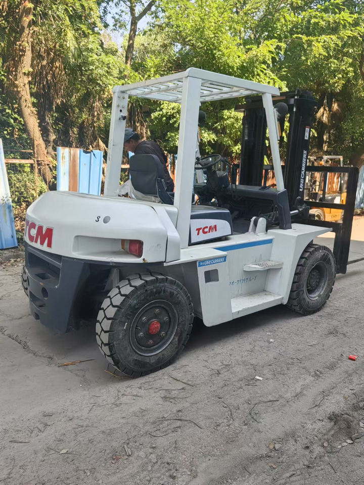 TCM FD50 Japan brand used 5 ton diesel forklift Customizable mast clamps - رافعة شوكية ديزل: صور 4 TCM FD50 Japan brand used 5 ton diesel forklift Customizable mast clamps - رافعة شوكية ديزل: صور 4