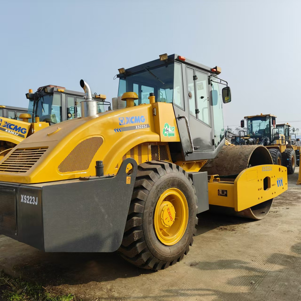 XCMG XS223J used road roller low hours factory price - مدحلة الأسفلت: صور 3 XCMG XS223J used road roller low hours factory price - مدحلة الأسفلت: صور 3
