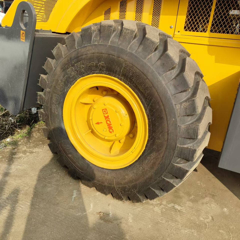 XCMG XS223J used road roller low hours factory price - مدحلة الأسفلت: صور 5 XCMG XS223J used road roller low hours factory price - مدحلة الأسفلت: صور 5