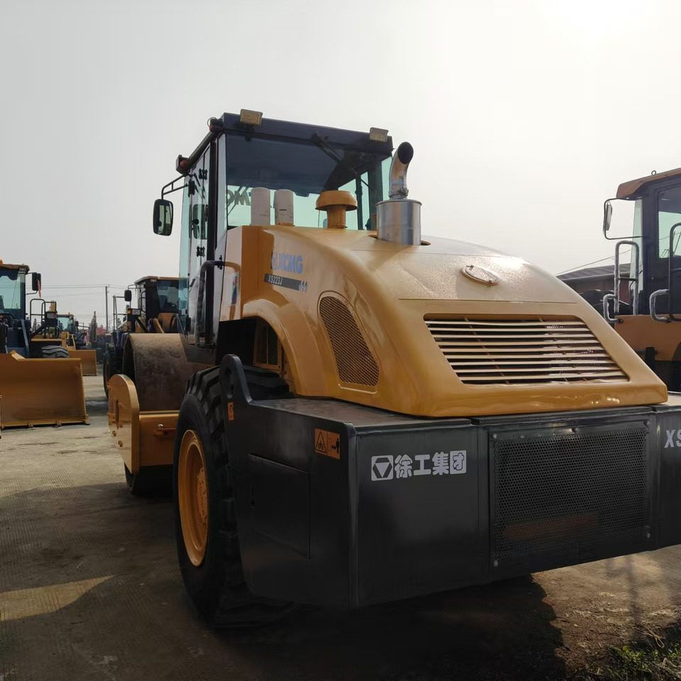 XCMG XS223J used road roller low hours factory price - مدحلة الأسفلت: صور 2 XCMG XS223J used road roller low hours factory price - مدحلة الأسفلت: صور 2