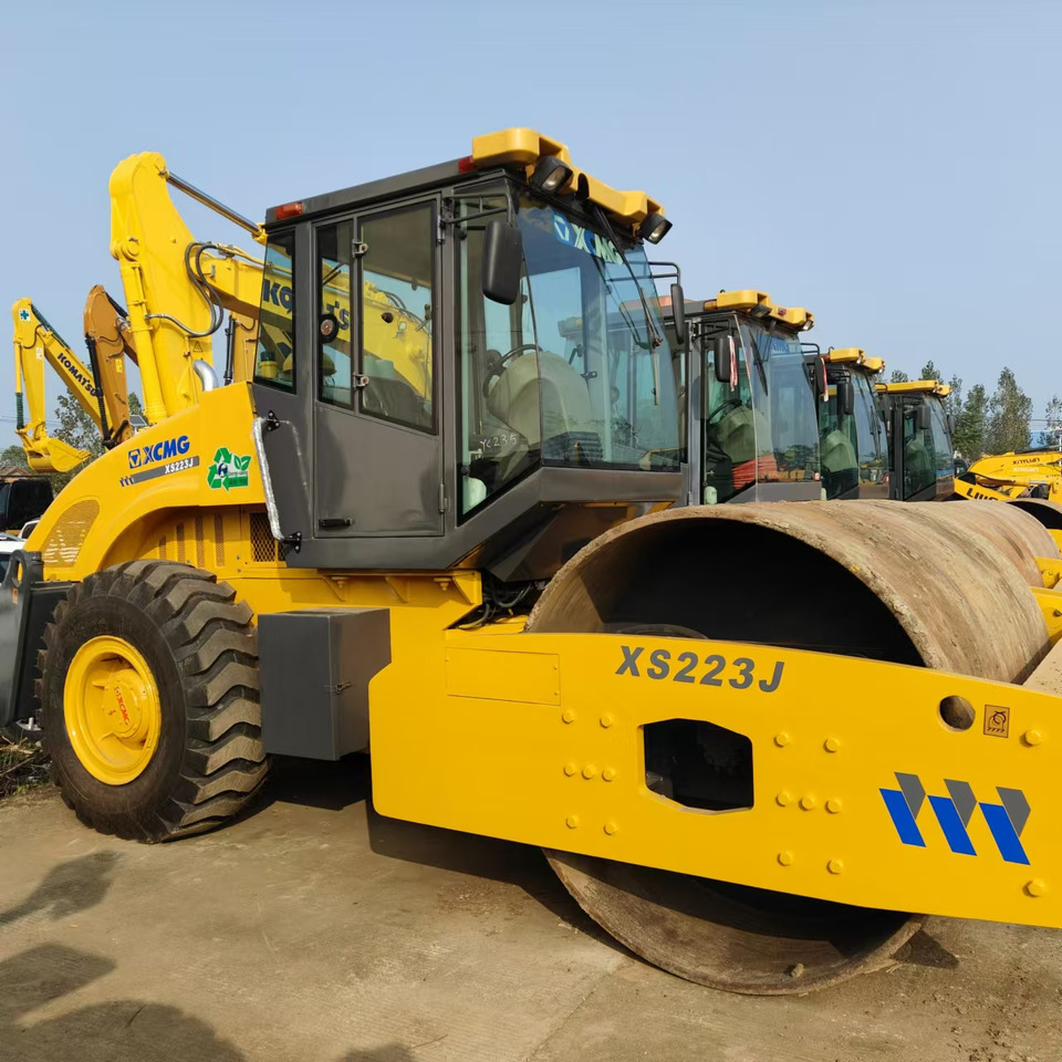 XCMG XS223J used road roller low hours factory price - مدحلة الأسفلت: صور 1 XCMG XS223J used road roller low hours factory price - مدحلة الأسفلت: صور 1