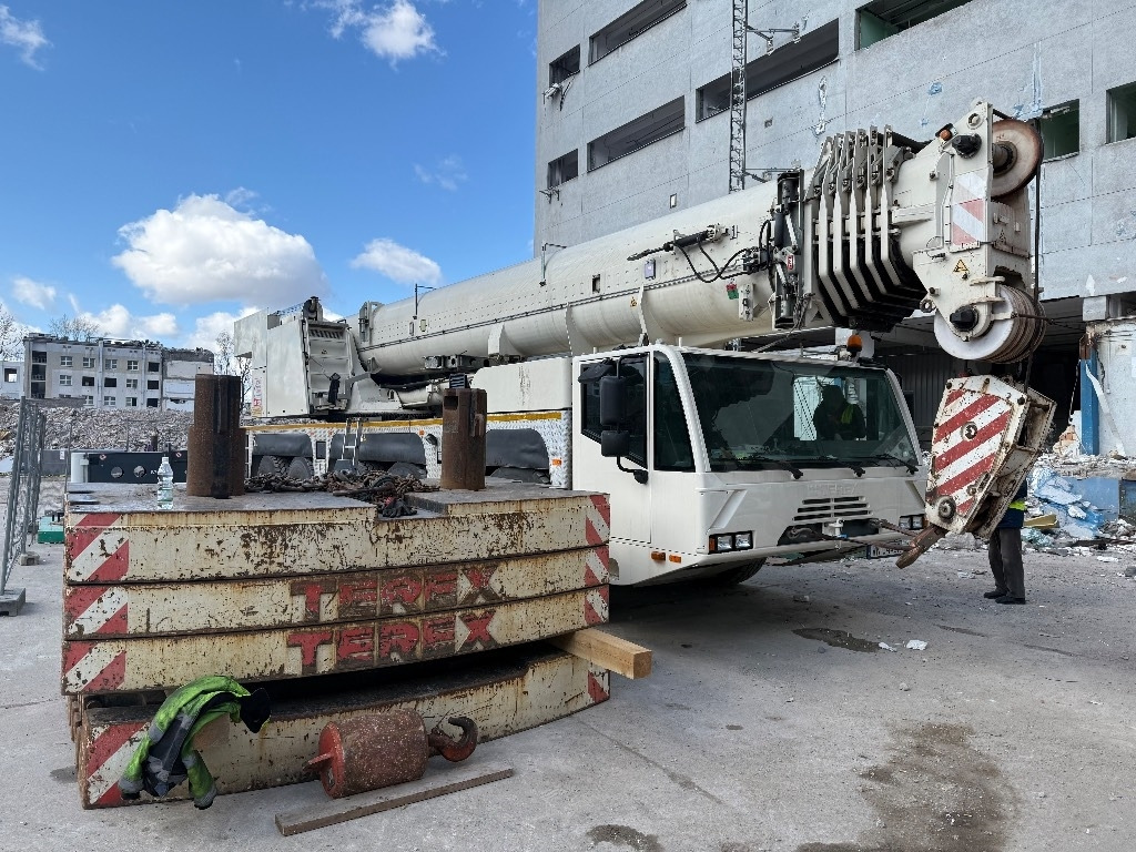 Demag AC 200-1 - رافعة لجميع التضاريس: صور 4 Demag AC 200-1 - رافعة لجميع التضاريس: صور 4