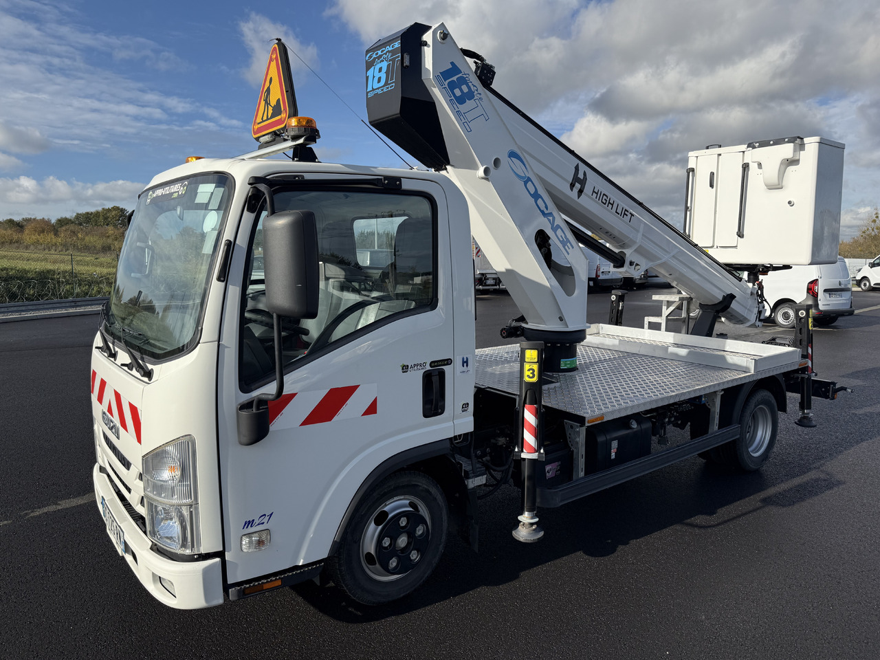 ISUZU M21 SOCAGE 18T NACELLE UTILITAIRES 3T5 - مصاعد الازدهار محمولة على شاحنة: صور 2 ISUZU M21 SOCAGE 18T NACELLE UTILITAIRES 3T5 - مصاعد الازدهار محمولة على شاحنة: صور 2
