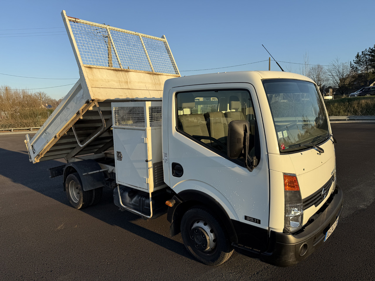 NISSAN CABSTAR 35.11 - قلاب صغير: صور 1 NISSAN CABSTAR 35.11 - قلاب صغير: صور 1