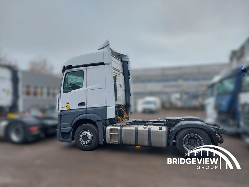 Mercedes-Benz Actros 1845 - شاحنة جرار: صور 5 Mercedes-Benz Actros 1845 - شاحنة جرار: صور 5