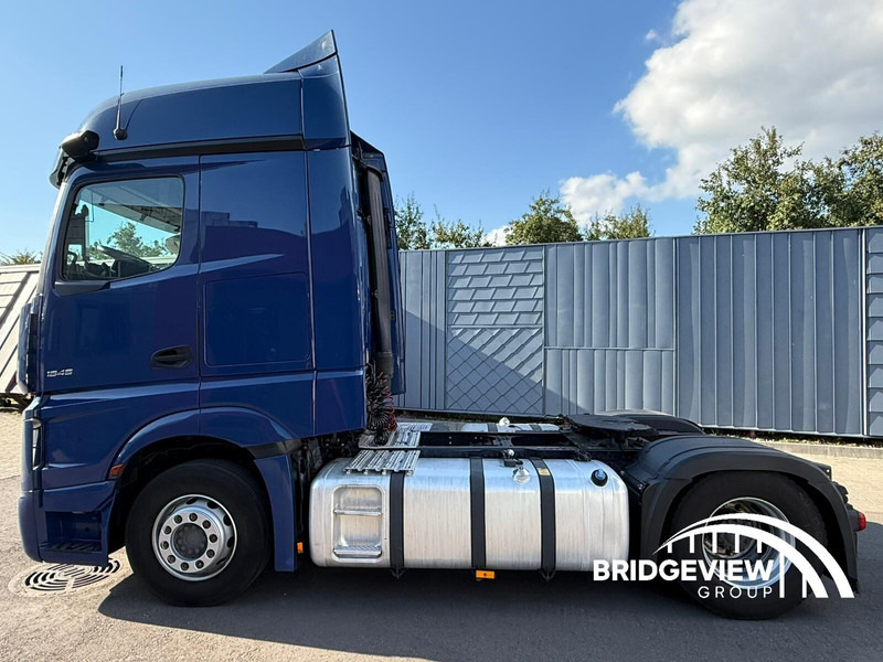 Mercedes-Benz Actros 1845 - شاحنة جرار: صور 4 Mercedes-Benz Actros 1845 - شاحنة جرار: صور 4