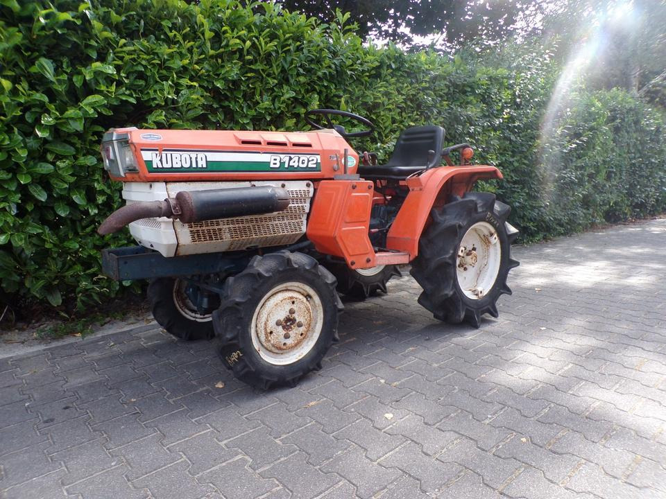 Kleintraktor Kubota B1402 - جرار صغير: صور 1 Kleintraktor Kubota B1402 - جرار صغير: صور 1