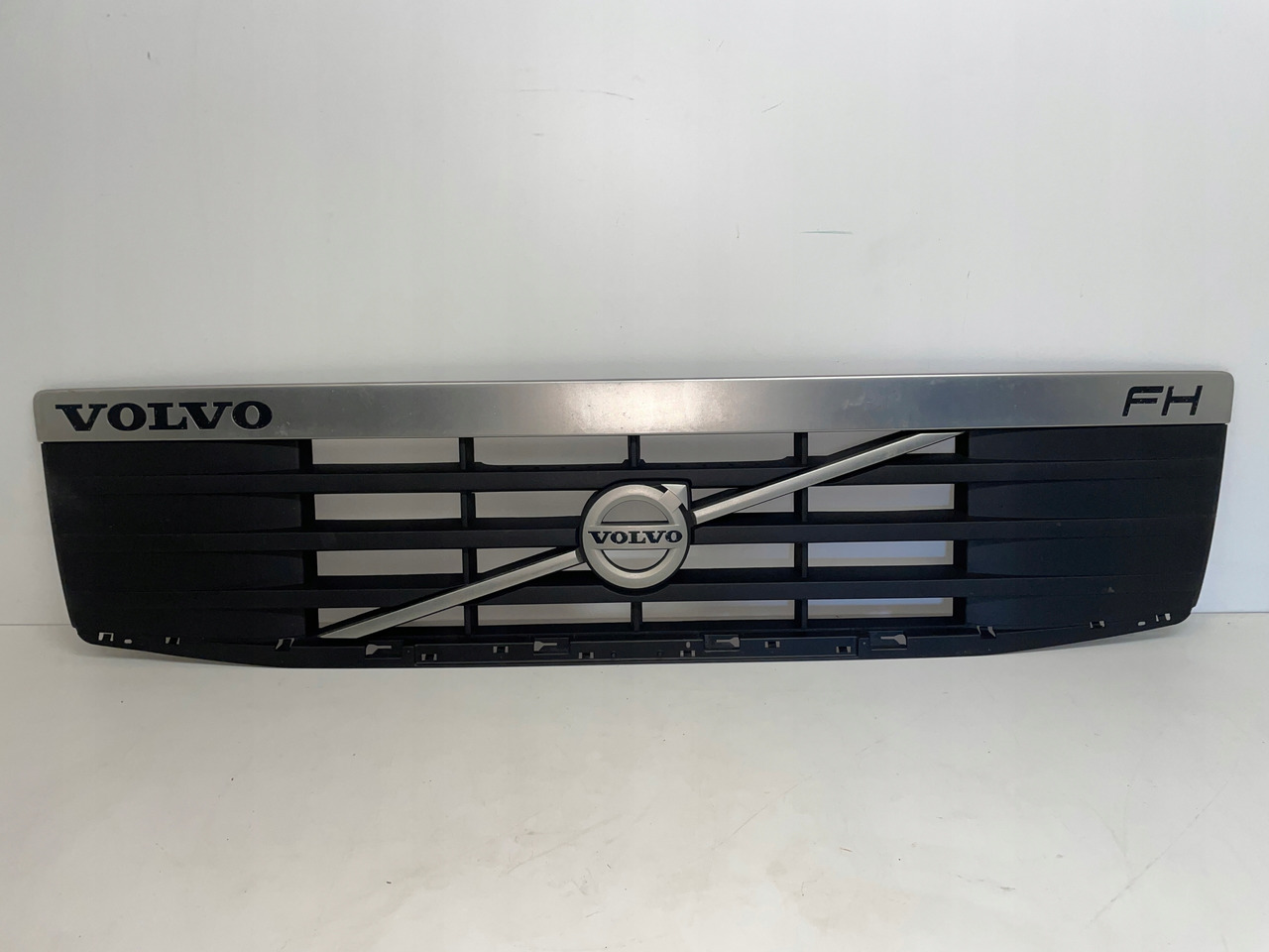 GRILL MASKI ATRAPA VOLVO FH13 FH 13 82255255 - هود - شاحنة: صور 1 GRILL MASKI ATRAPA VOLVO FH13 FH 13 82255255 - هود - شاحنة: صور 1