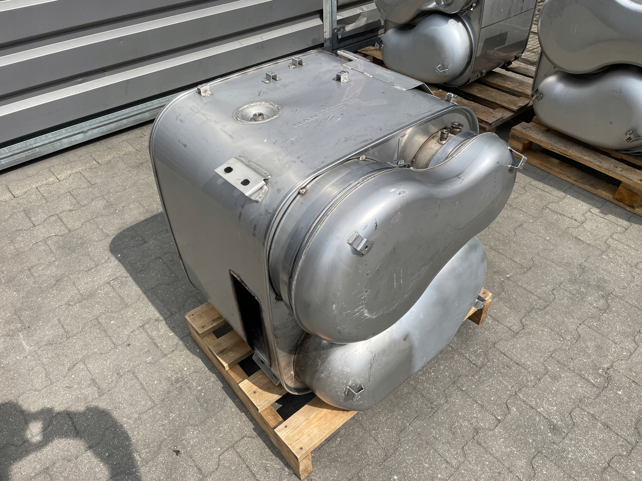 KATALIZATOR MAN TGX TGS EURO 6 DPF TŁUMIK WYDECH 81151036101 - محول حفزي - شاحنة: صور 3 KATALIZATOR MAN TGX TGS EURO 6 DPF TŁUMIK WYDECH 81151036101 - محول حفزي - شاحنة: صور 3