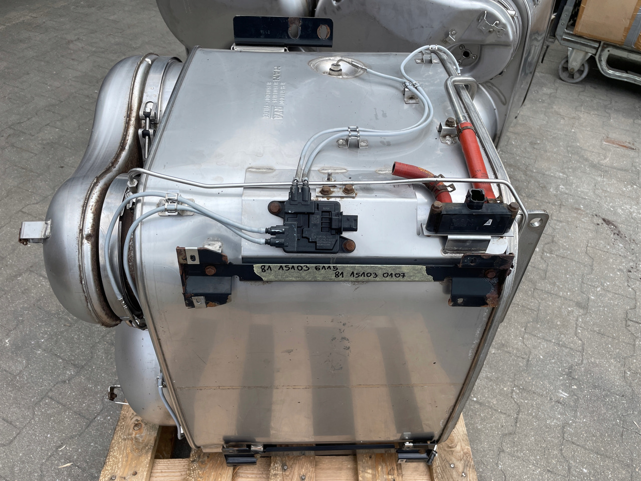 KATALIZATOR MAN TGX TGS EURO 6 DPF TŁUMIK WYDECH 81151036115 - ماسورة العادم - شاحنة: صور 2 KATALIZATOR MAN TGX TGS EURO 6 DPF TŁUMIK WYDECH 81151036115 - ماسورة العادم - شاحنة: صور 2