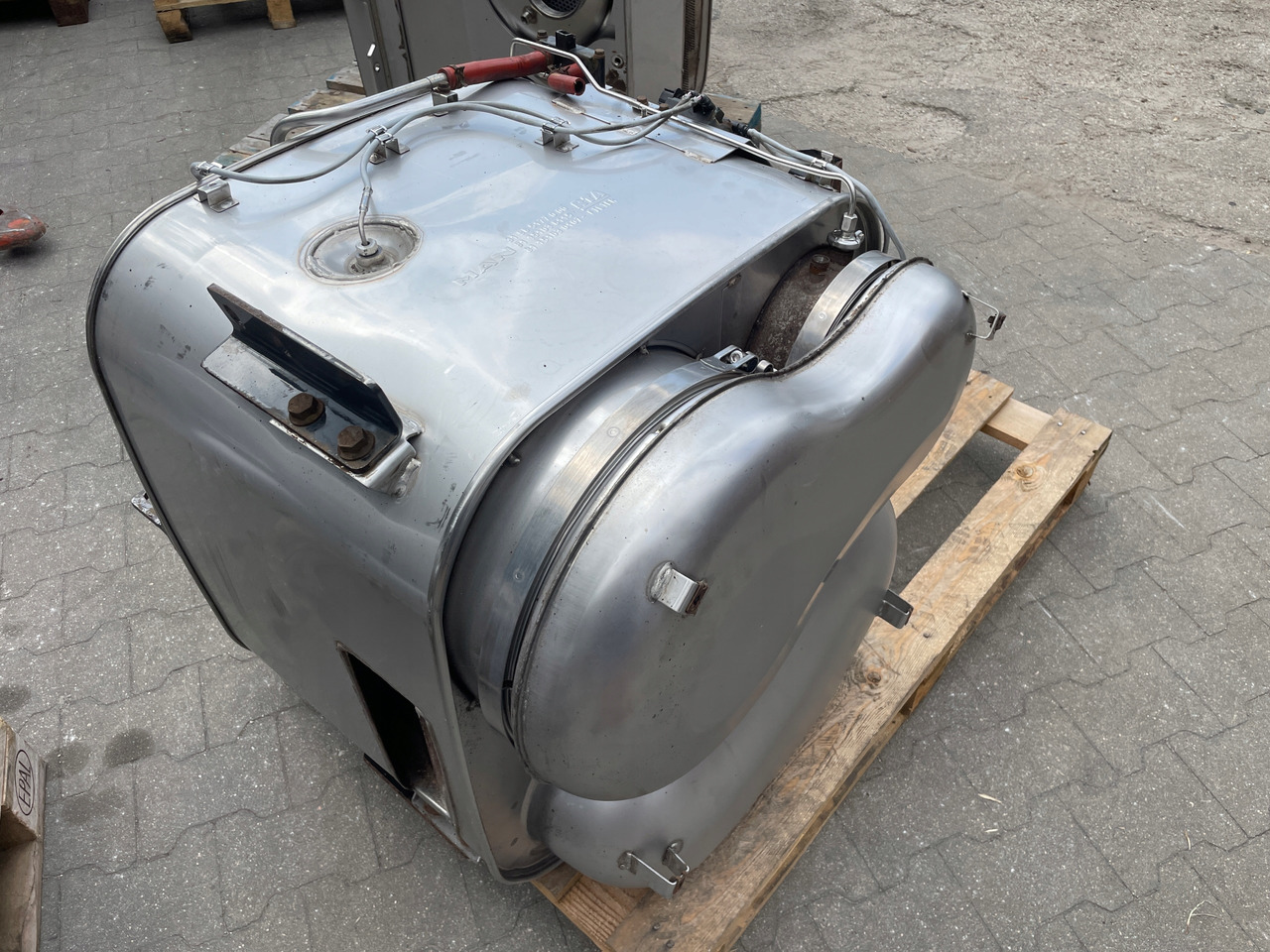 KATALIZATOR MAN TGX TGS EURO 6 DPF TŁUMIK WYDECH 81151036115 - ماسورة العادم - شاحنة: صور 3 KATALIZATOR MAN TGX TGS EURO 6 DPF TŁUMIK WYDECH 81151036115 - ماسورة العادم - شاحنة: صور 3