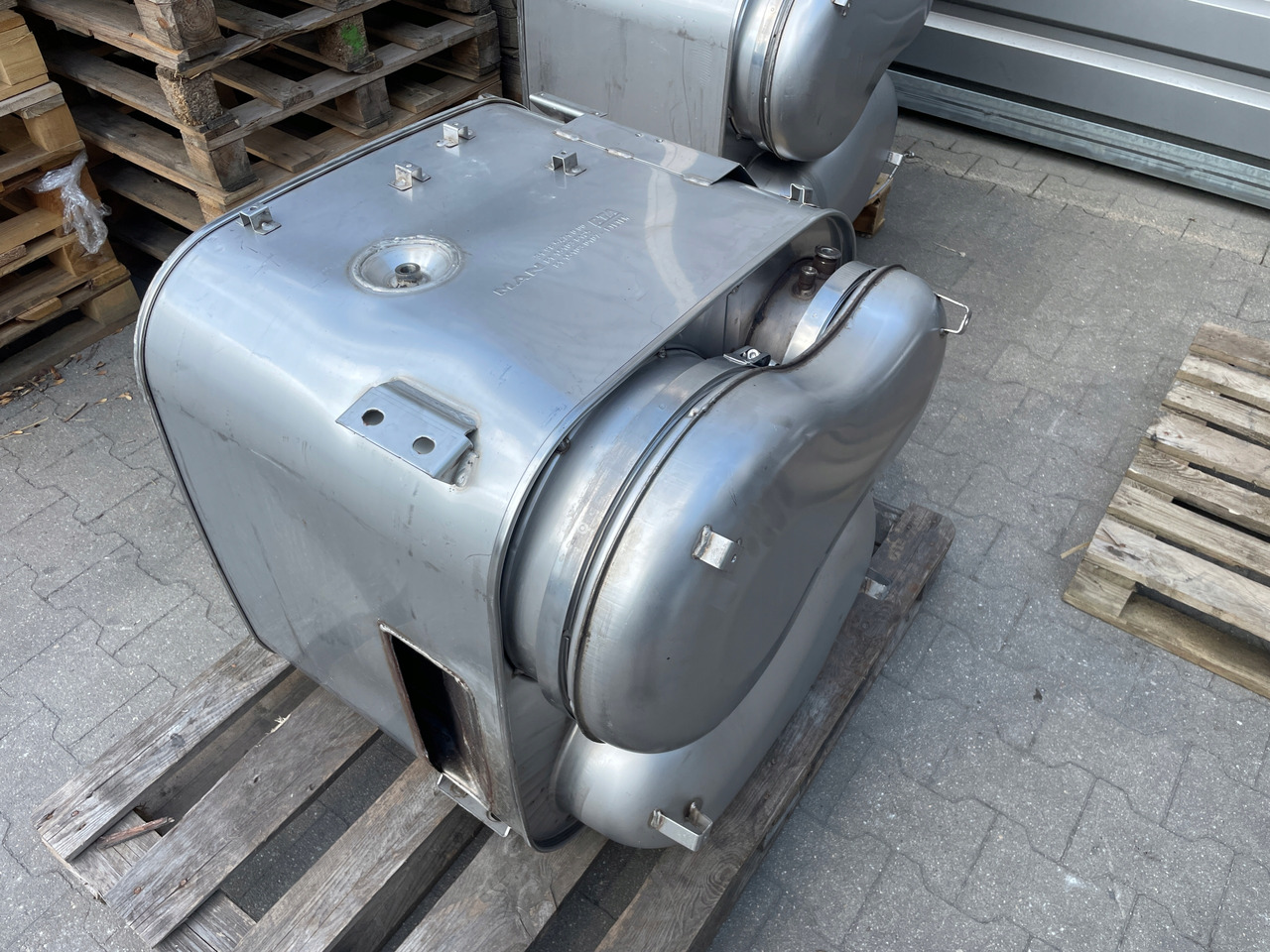 KATALIZATOR MAN TGX TGS EURO 6 DPF TŁUMIK WYDECH 81151036125 - محول حفزي: صور 1 KATALIZATOR MAN TGX TGS EURO 6 DPF TŁUMIK WYDECH 81151036125 - محول حفزي: صور 1