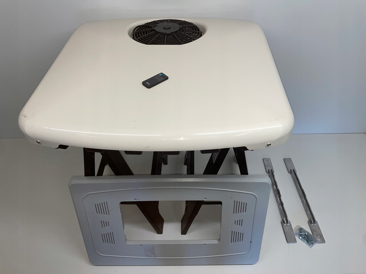 KLIMATYZACJA POSTOJOWA PILOT SLIMCOOL FACTORY PREP DAF SCANIA MC1507523 - كمبروسر مكيف - شاحنة: صور 1 KLIMATYZACJA POSTOJOWA PILOT SLIMCOOL FACTORY PREP DAF SCANIA MC1507523 - كمبروسر مكيف - شاحنة: صور 1