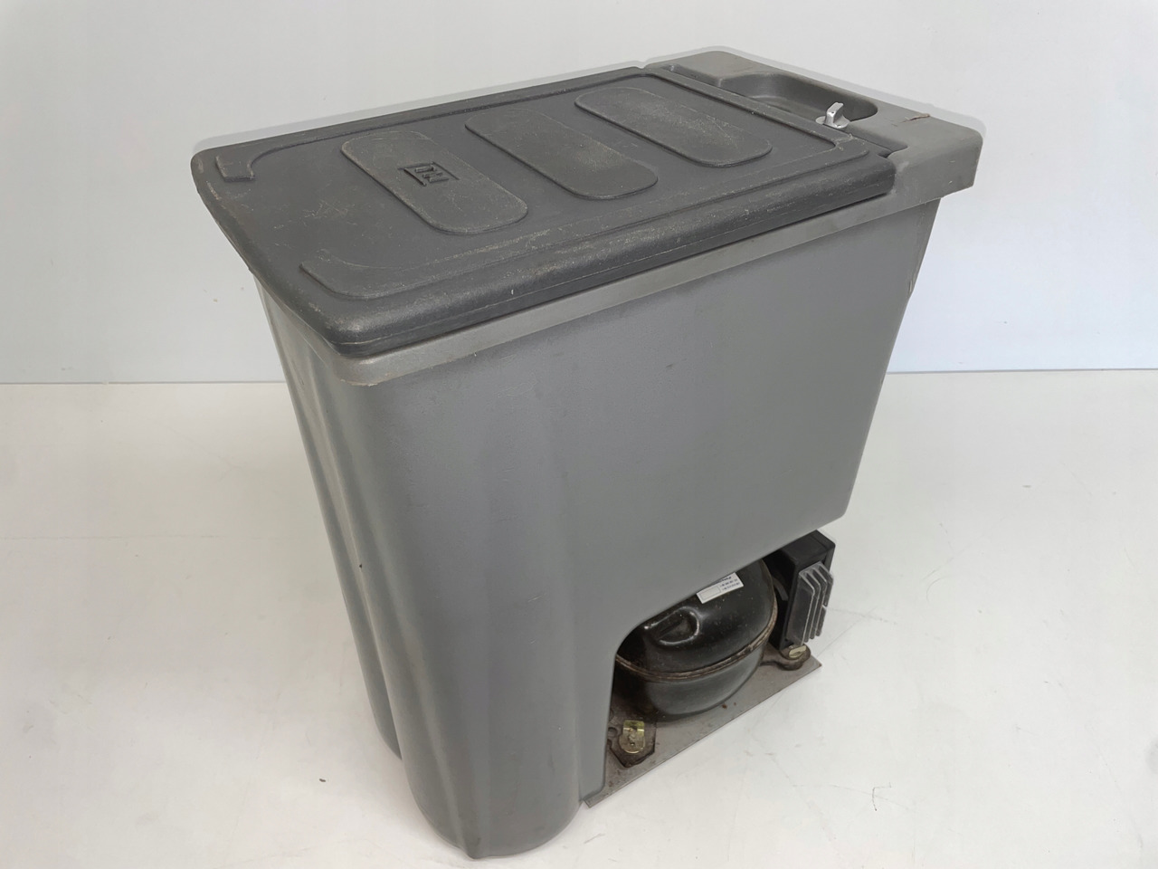 LODÓWKA CHŁODZIARKA MERCEDES ACTROS 80032324 - الكابينة والداخلية - شاحنة: صور 1 LODÓWKA CHŁODZIARKA MERCEDES ACTROS 80032324 - الكابينة والداخلية - شاحنة: صور 1