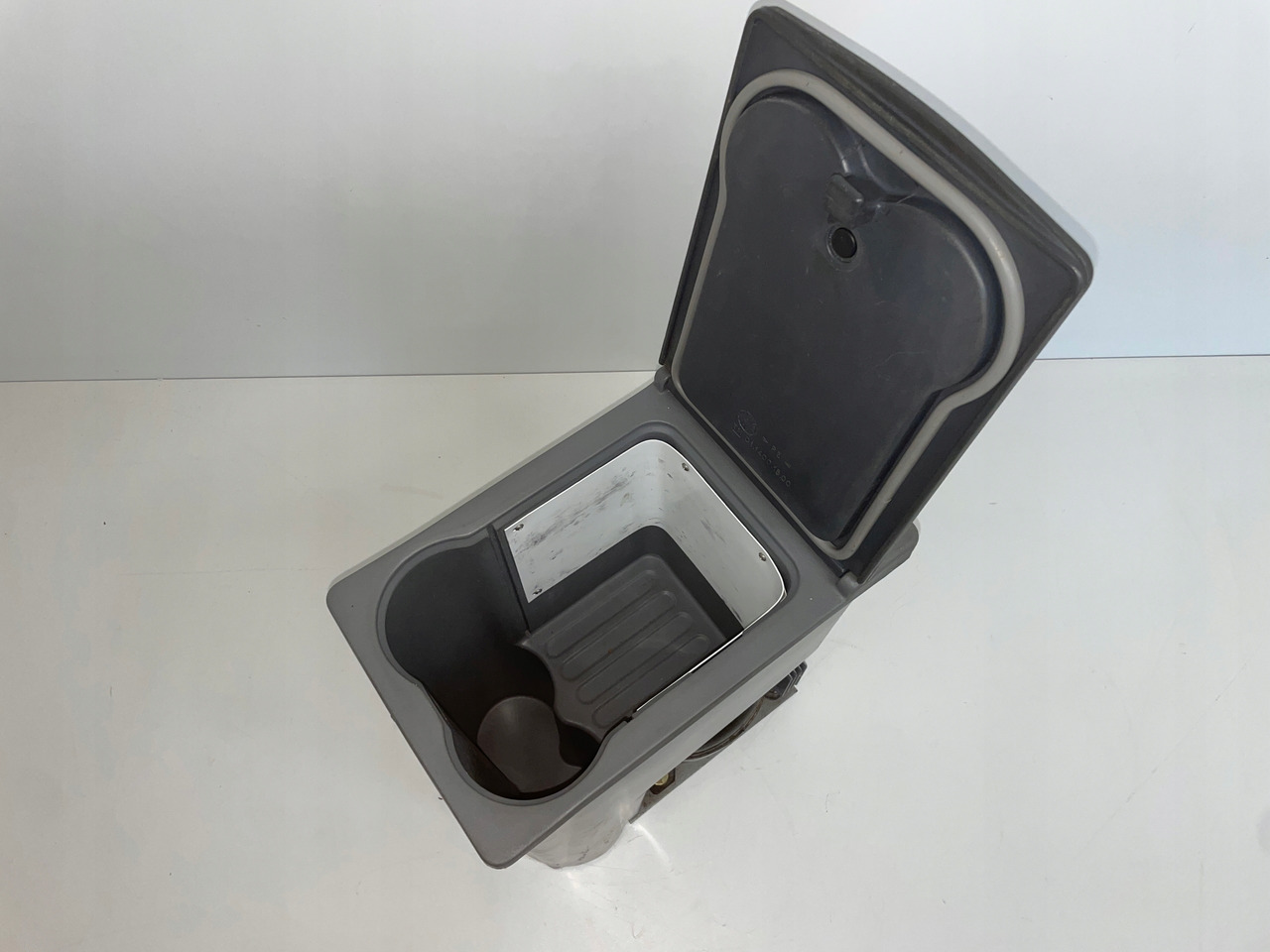 LODÓWKA CHŁODZIARKA MERCEDES ACTROS 80032324 - الكابينة والداخلية - شاحنة: صور 2 LODÓWKA CHŁODZIARKA MERCEDES ACTROS 80032324 - الكابينة والداخلية - شاحنة: صور 2