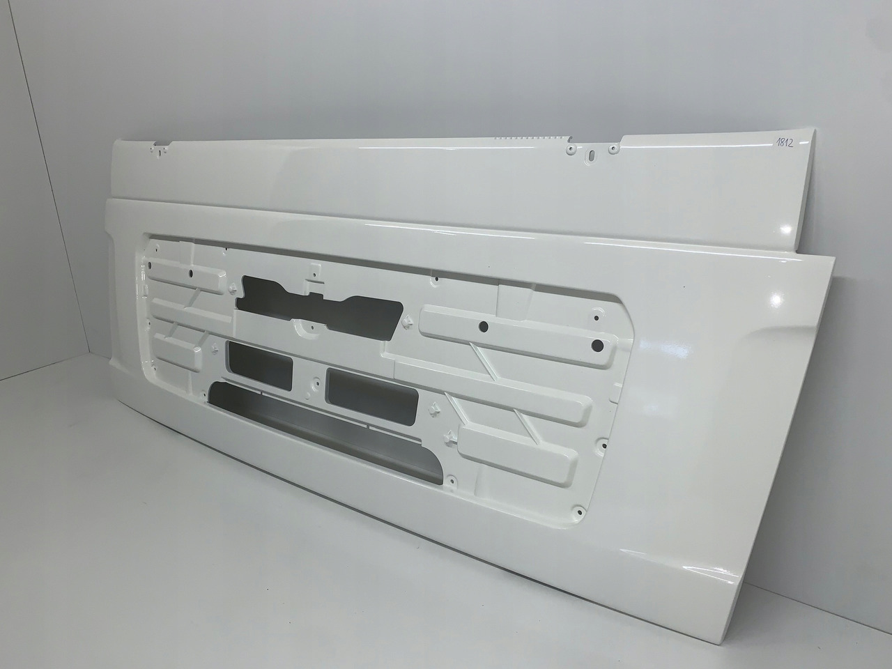 MASKA ATRAPA GRILL MAN TGL TGM NR 1812 - هود - شاحنة: صور 2 MASKA ATRAPA GRILL MAN TGL TGM NR 1812 - هود - شاحنة: صور 2