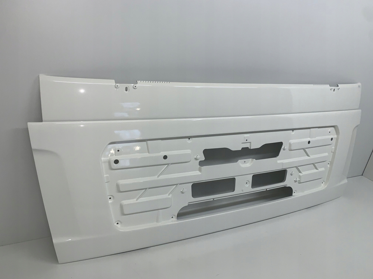 MASKA ATRAPA GRILL MAN TGL TGM NR 1812 - هود - شاحنة: صور 3 MASKA ATRAPA GRILL MAN TGL TGM NR 1812 - هود - شاحنة: صور 3