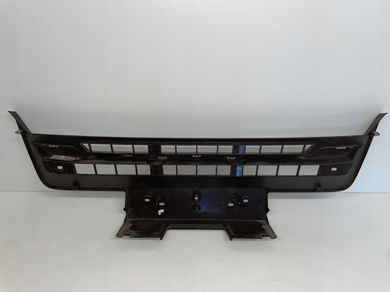 ŚRODKOWY GRILL CHROM ZDERZAKA MAN TGS TG3 TGS 3 ATRAPA 81416146086 - جلوپنجره - شاحنة: صور 4 ŚRODKOWY GRILL CHROM ZDERZAKA MAN TGS TG3 TGS 3 ATRAPA 81416146086 - جلوپنجره - شاحنة: صور 4